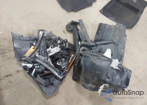 2018 Toyota Highlander Le Plus from USA, damaged, VIN 5TDBZRFH1JS870497